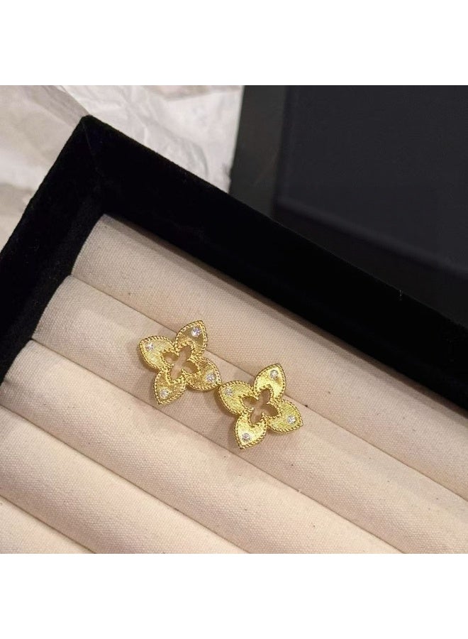 سيلسي أقراط سيلسي الأنيقة المطلية بالذهب على شكل ورقة برسيم رباعية الأوراق مع ترصيع من الزركون اللامع للنساء. - Image 3